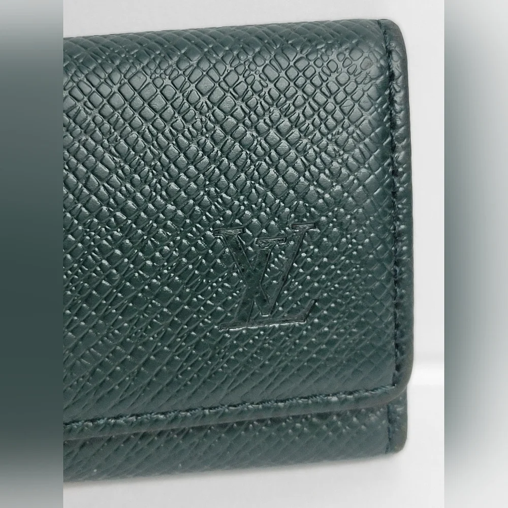 Authentic Louis Vuitton Taiga Leather Dk. Green Porte Cles Key Holder CA0996